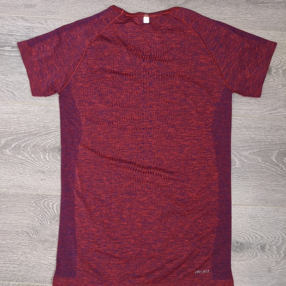 Nike top!